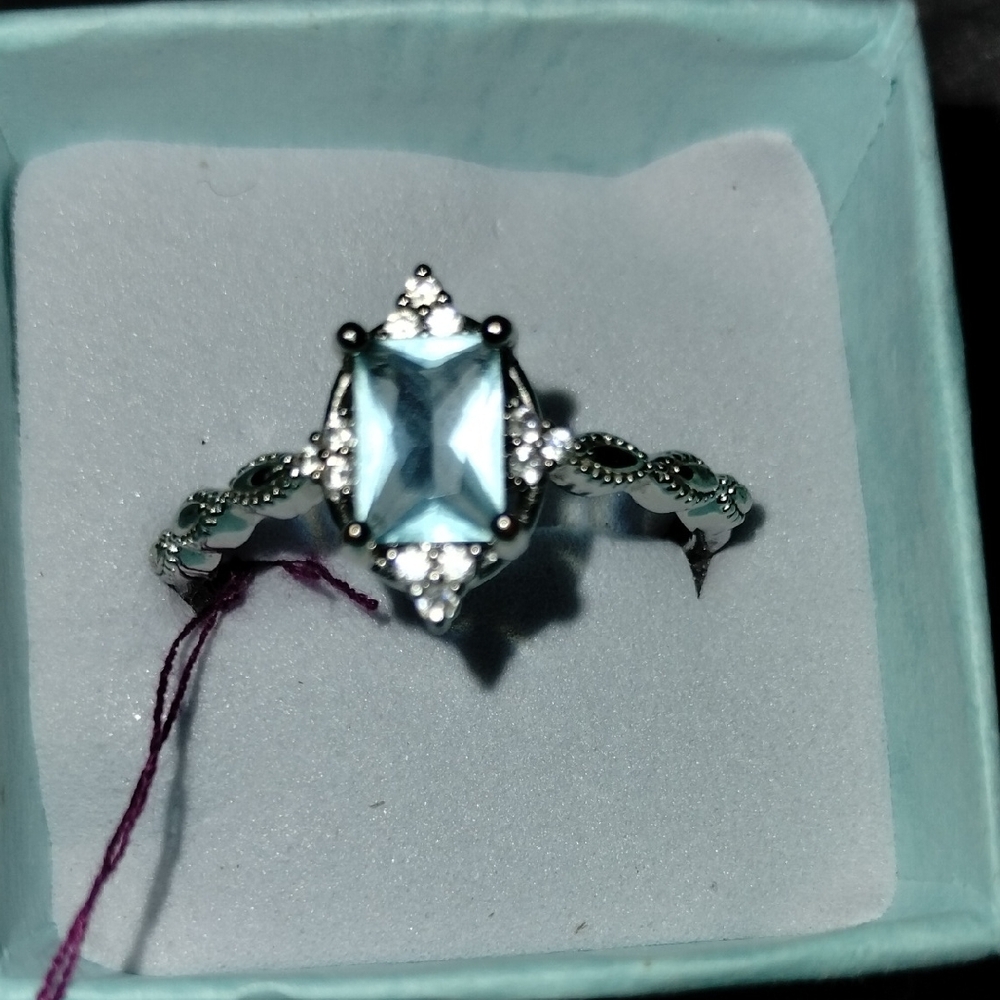 Elegant Silver and Blue Gemstone Ring